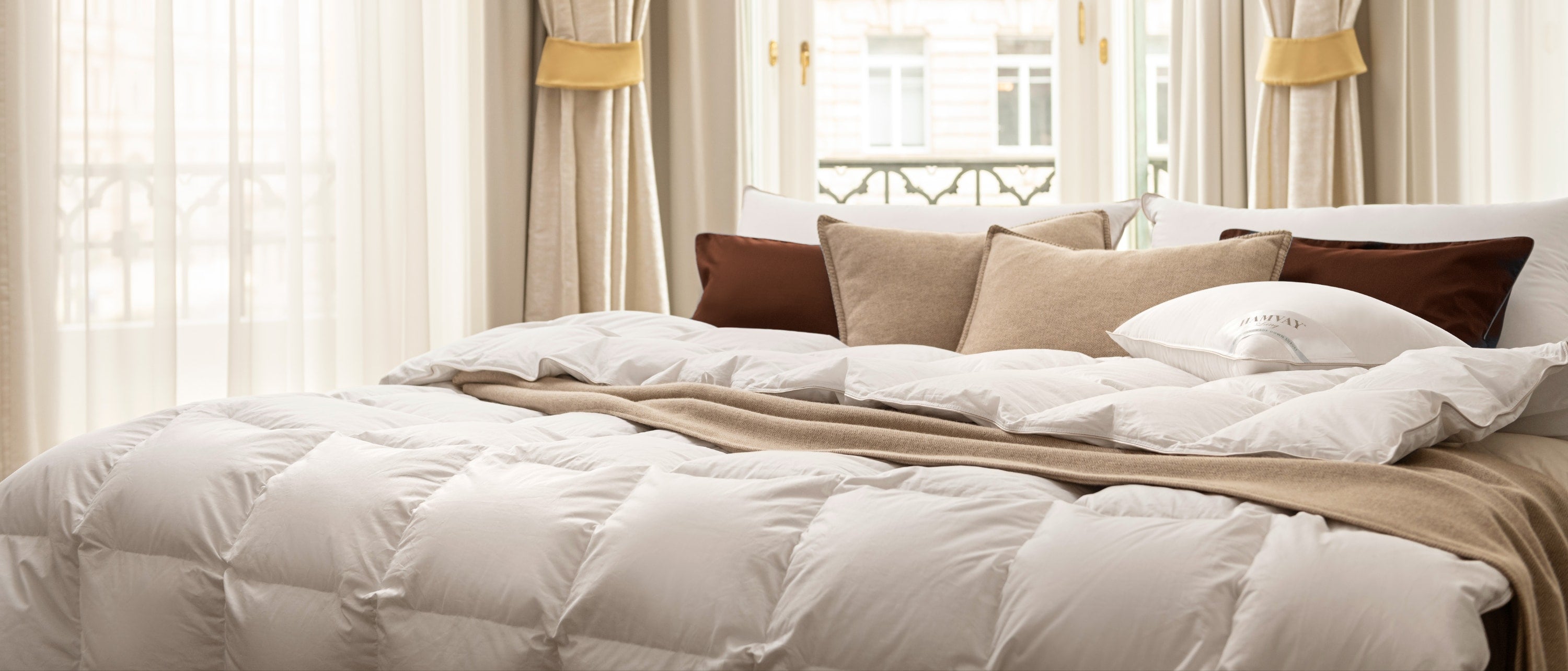 beautiful goose down comforter and pillows