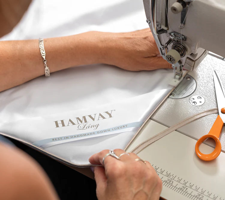 Person working on a sewing machine with a Hamvay-Láng product