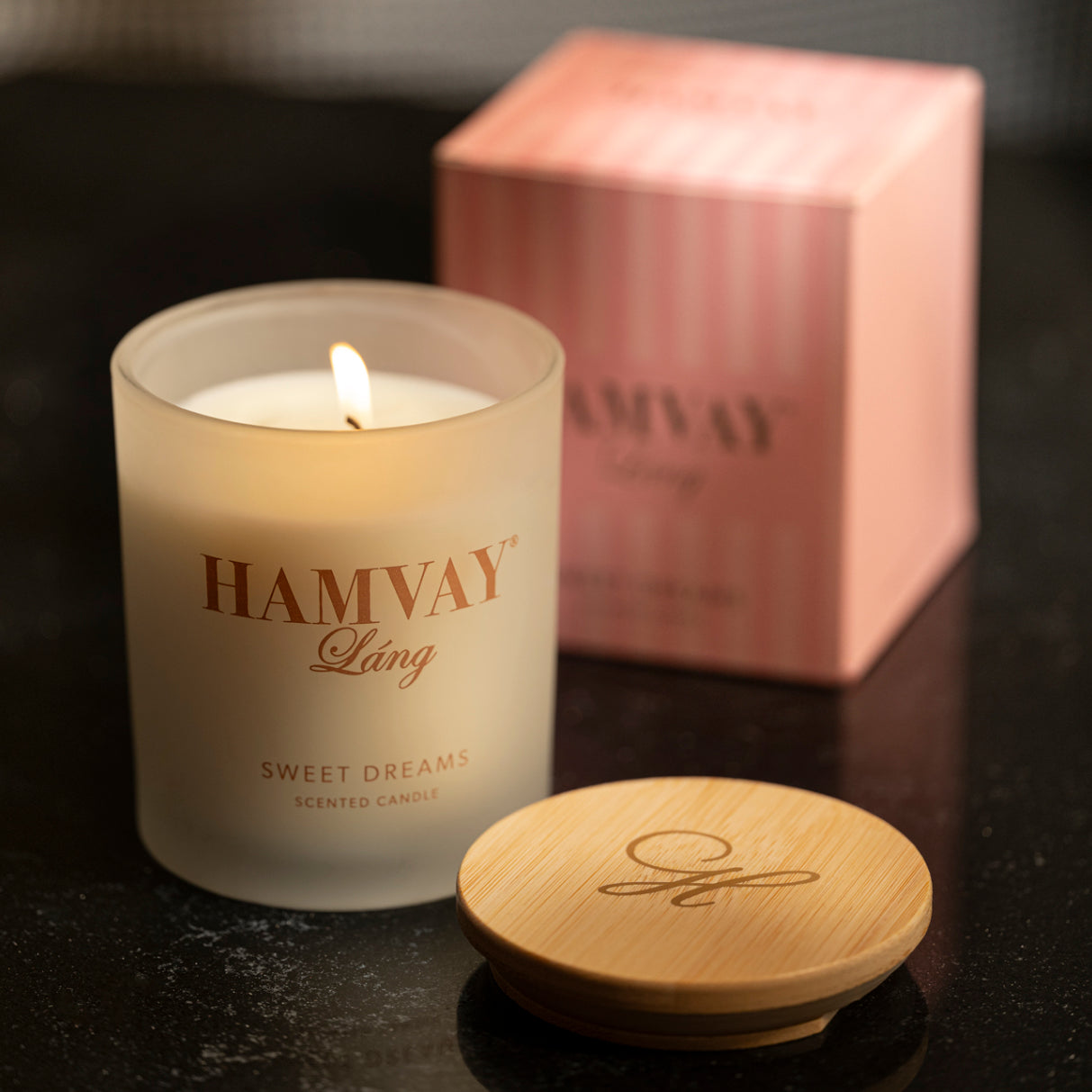 Hamvay-Láng candle with wooden lid on a dark surface